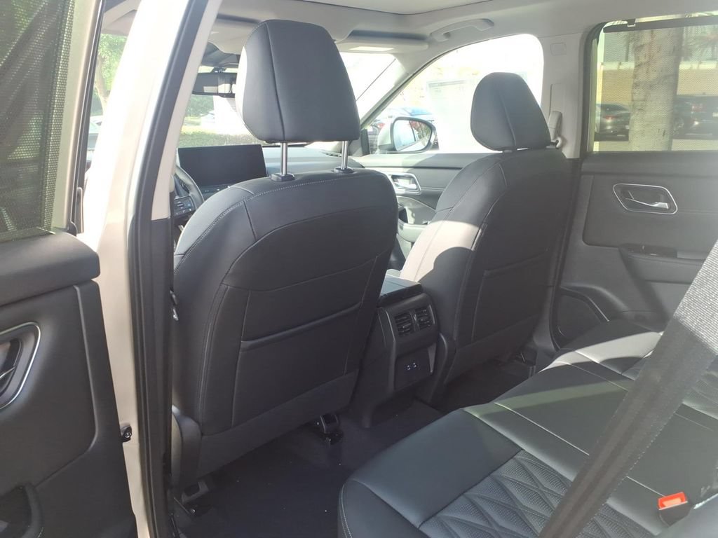 New 2026 Nissan Rogue Platinum AWD/4WD image 6