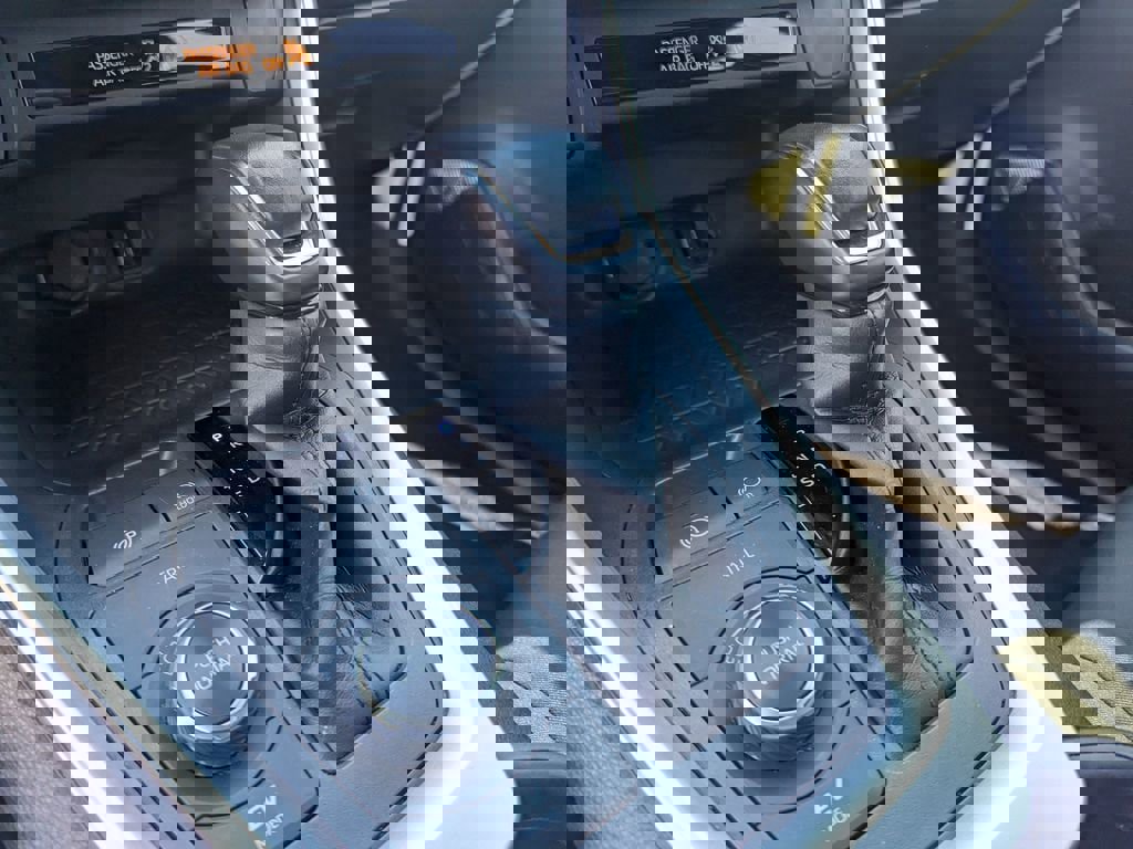 Used 2022 Toyota RAV4 SE image 22