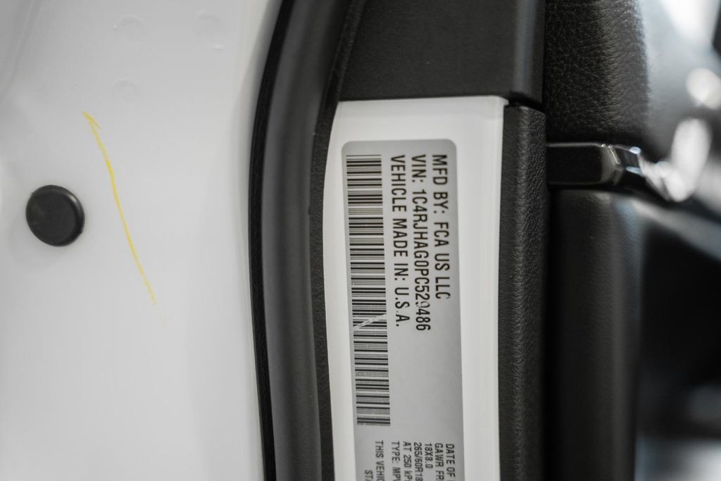 Certified 2023 Jeep Grand Cherokee Laredo AWD/4WD image 36