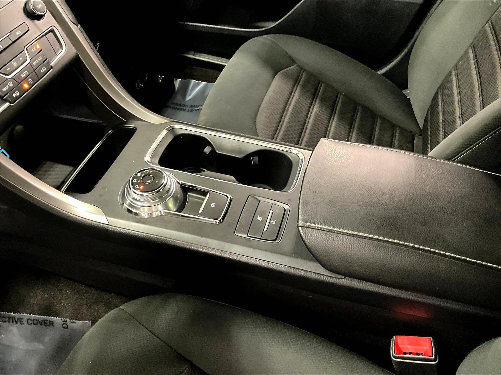 Used 2020 Ford Fusion SE FWD image 16