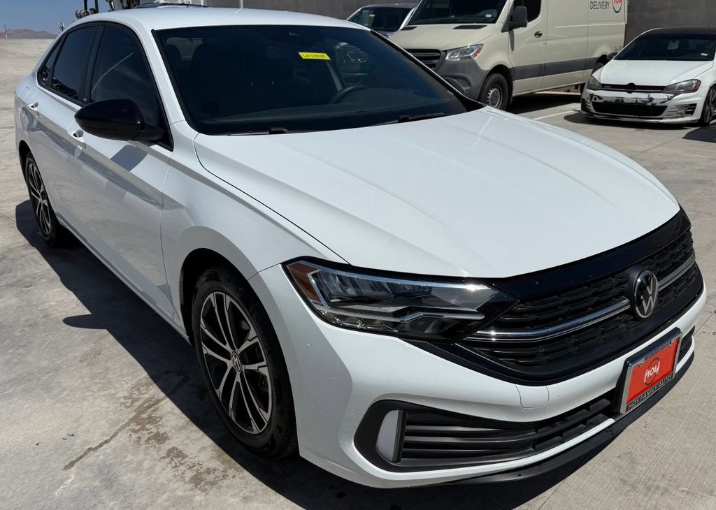 Used 2024 Volkswagen Jetta Sport FWD image 2