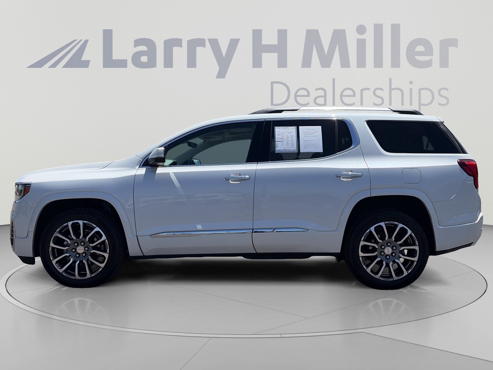 Used 2021 GMC Acadia Denali w/ Denali Ultimate Package AWD/4WD image 7