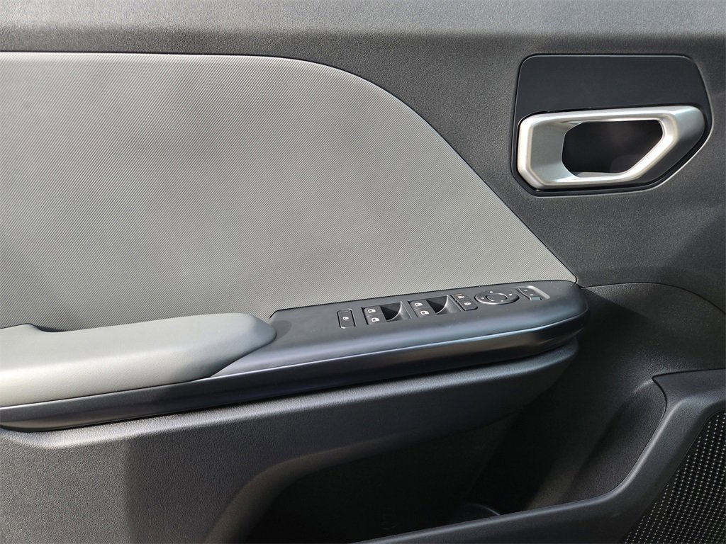 New 2025 Kia K4 LXS image 16