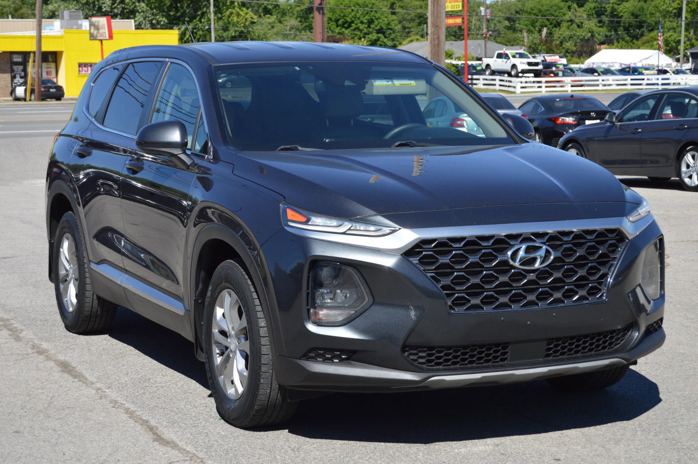 Used 2020 Hyundai Santa Fe SE AWD/4WD image 2