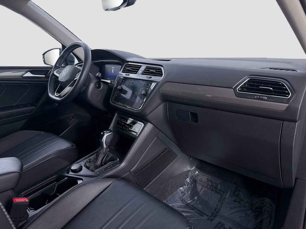 Used 2022 Volkswagen Tiguan SE w/ Panoramic Sunroof Package AWD/4WD image 35