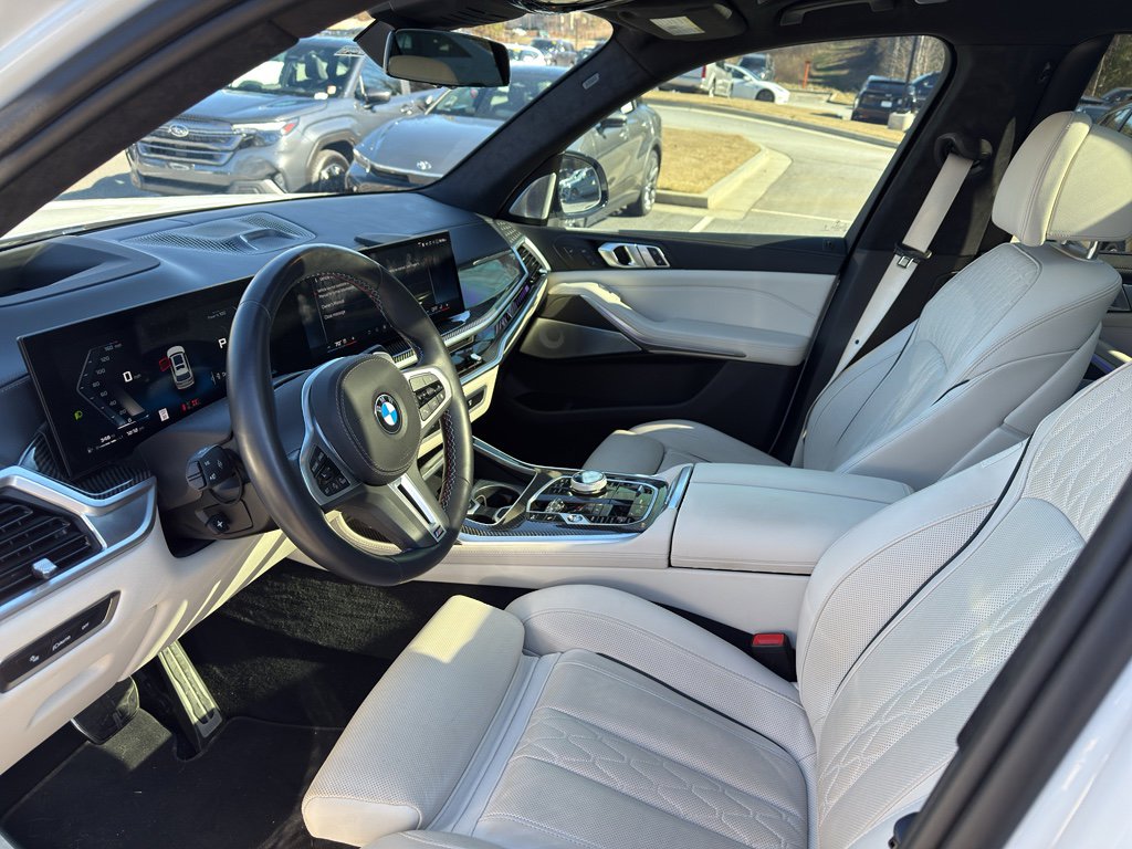 Used 2024 BMW X7 M60i w/ Executive Package image 9