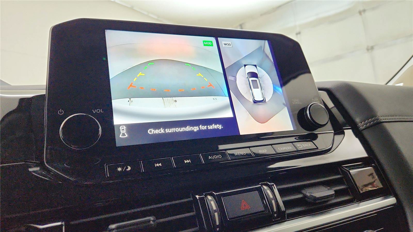 Used 2024 Nissan Pathfinder Platinum w/ Cargo Package FWD image 27