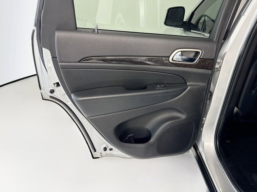 Used 2012 Jeep Grand Cherokee Laredo w/ Laredo E Group image 25