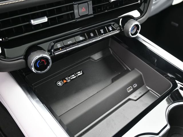 New 2025 Chevrolet Suburban Premier image 36