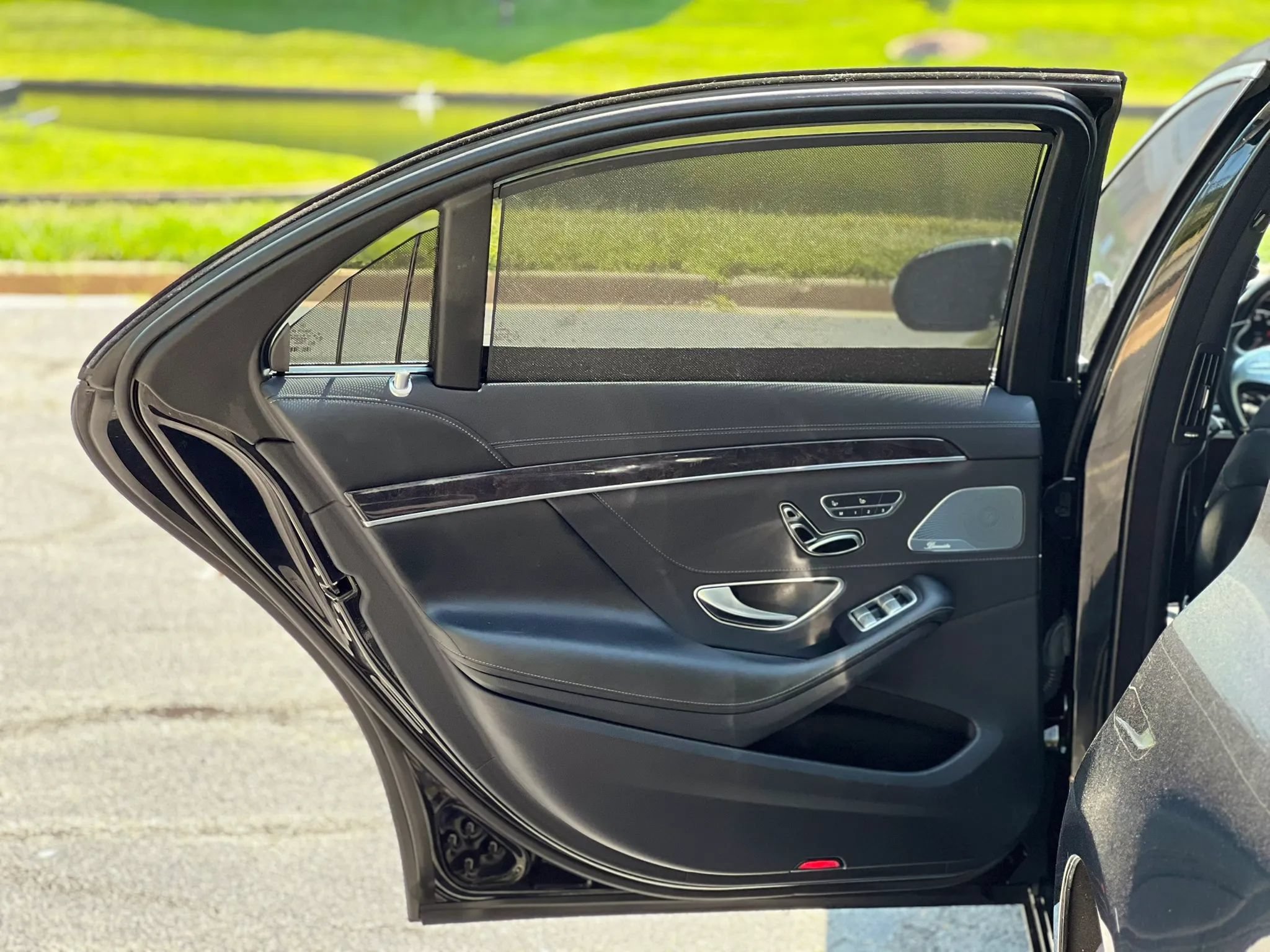 Used 2017 Mercedes-Benz S 550 4MATIC Sedan w/ Premium Package image 38