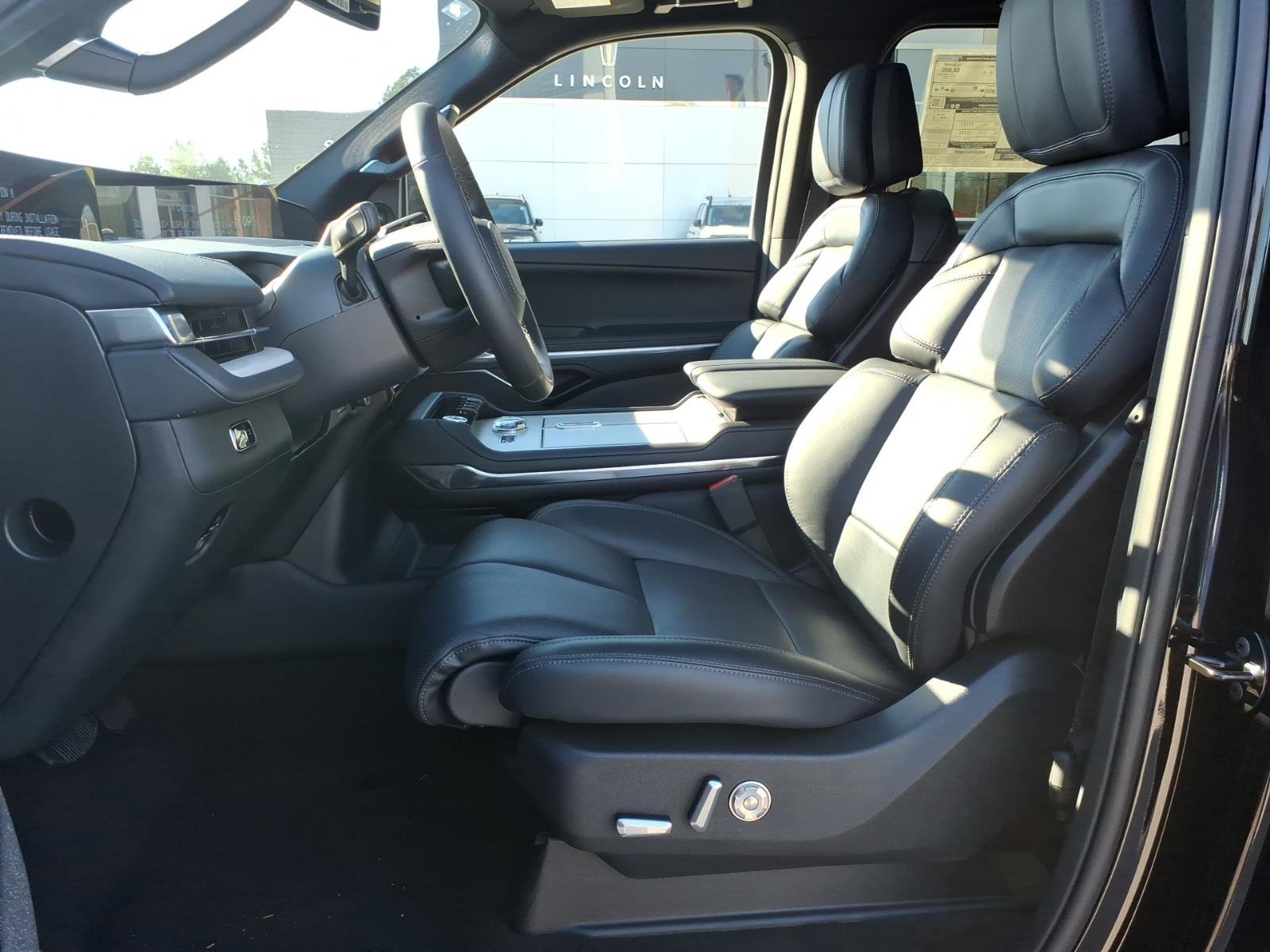 New 2026 Lincoln Navigator L Reserve w/ Jet Appearance Package image 6