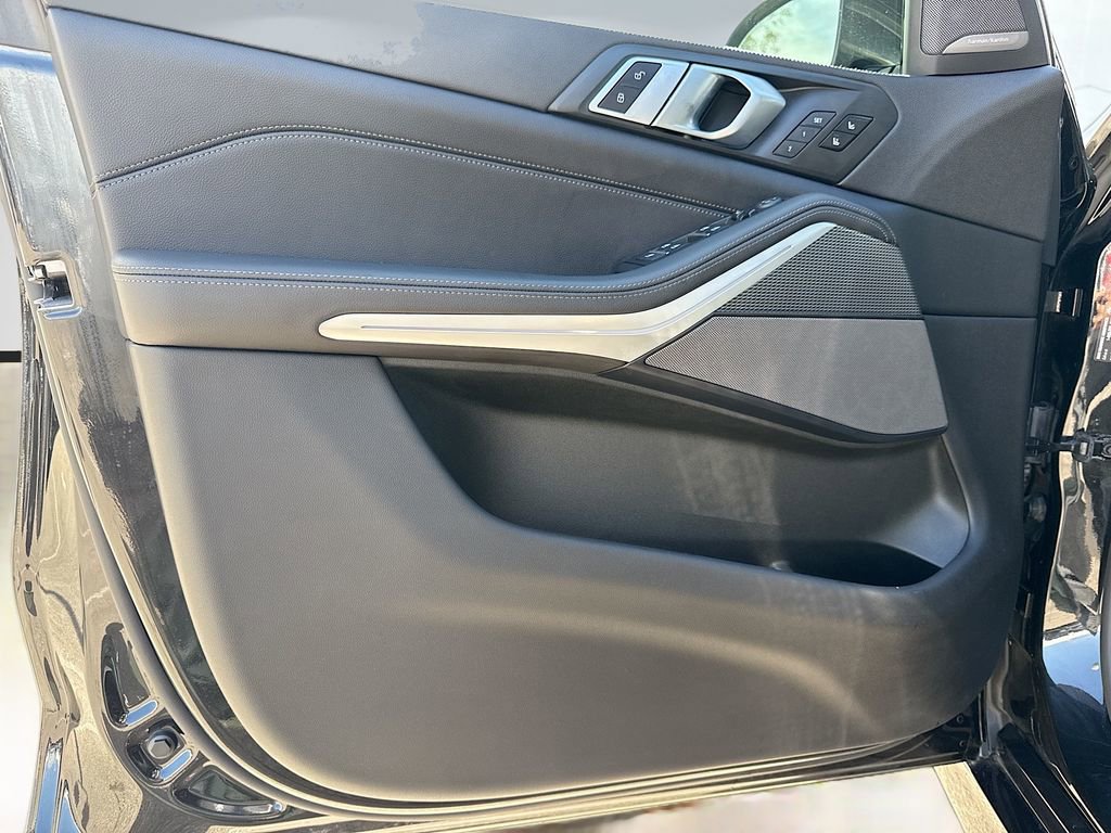 Used 2021 BMW X5 xDrive40i w/ M Sport Package image 23