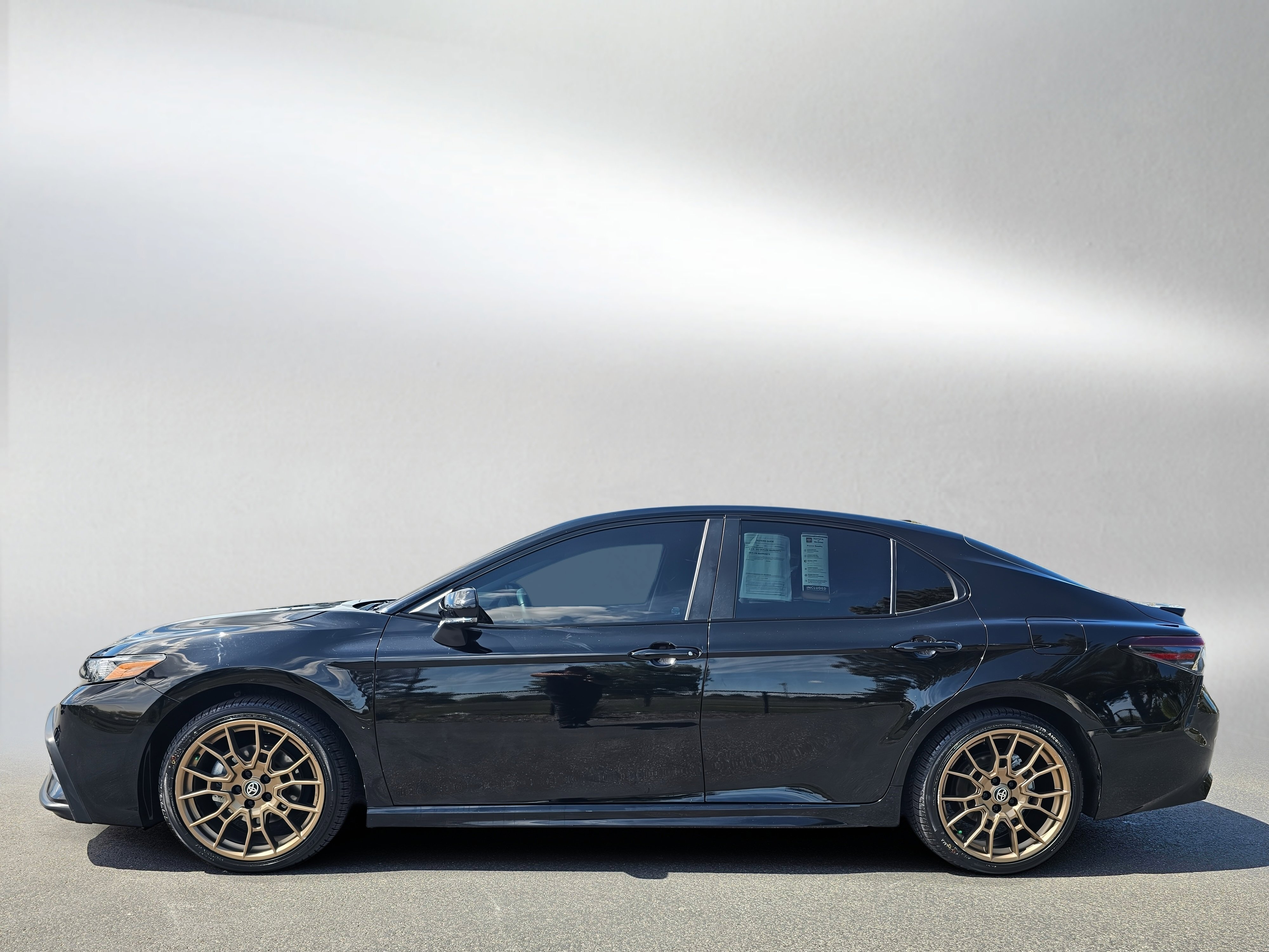 Used 2024 Toyota Camry SE w/ Convenience Package FWD image 2