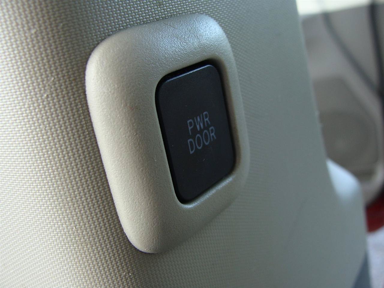 Used 2014 Toyota Sienna XLE FWD image 28
