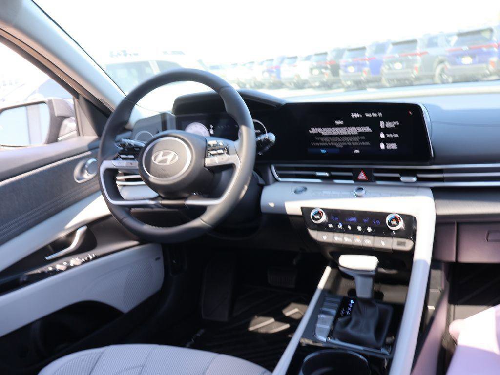 New 2026 Hyundai Elantra Limited image 18