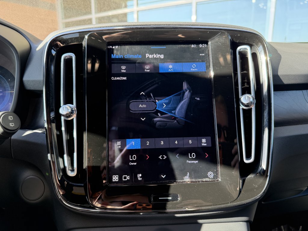 Used 2023 Volvo XC40 Recharge Ultimate AWD/4WD image 23