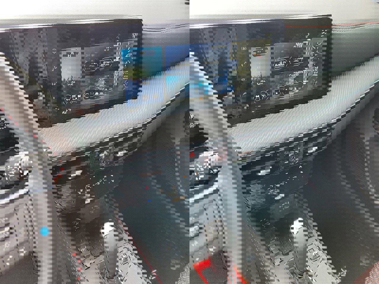 Used 2025 Nissan Kicks SR image 23