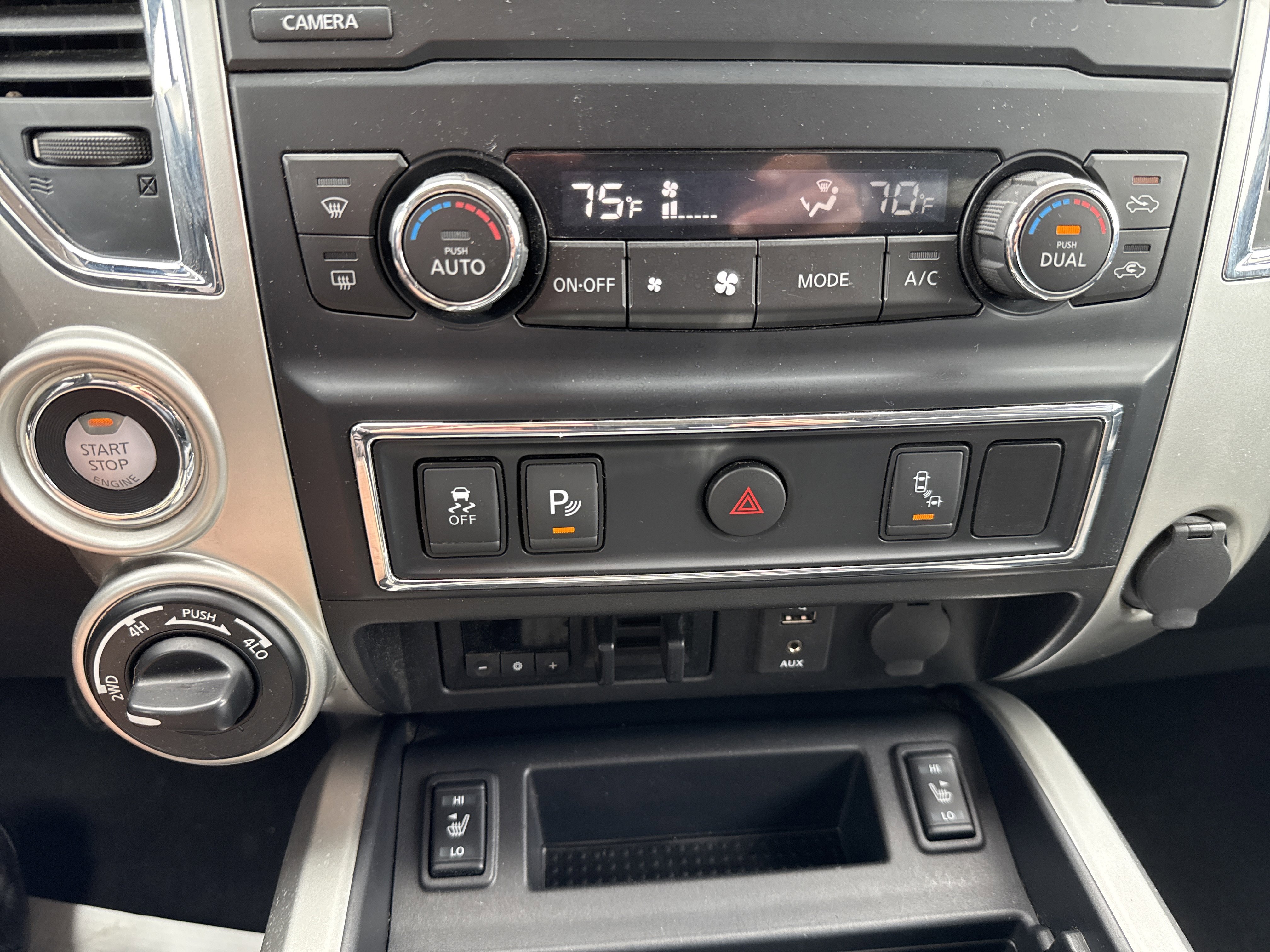 Used 2018 Nissan Titan SV w/ SV Convenience Package AWD/4WD image 25