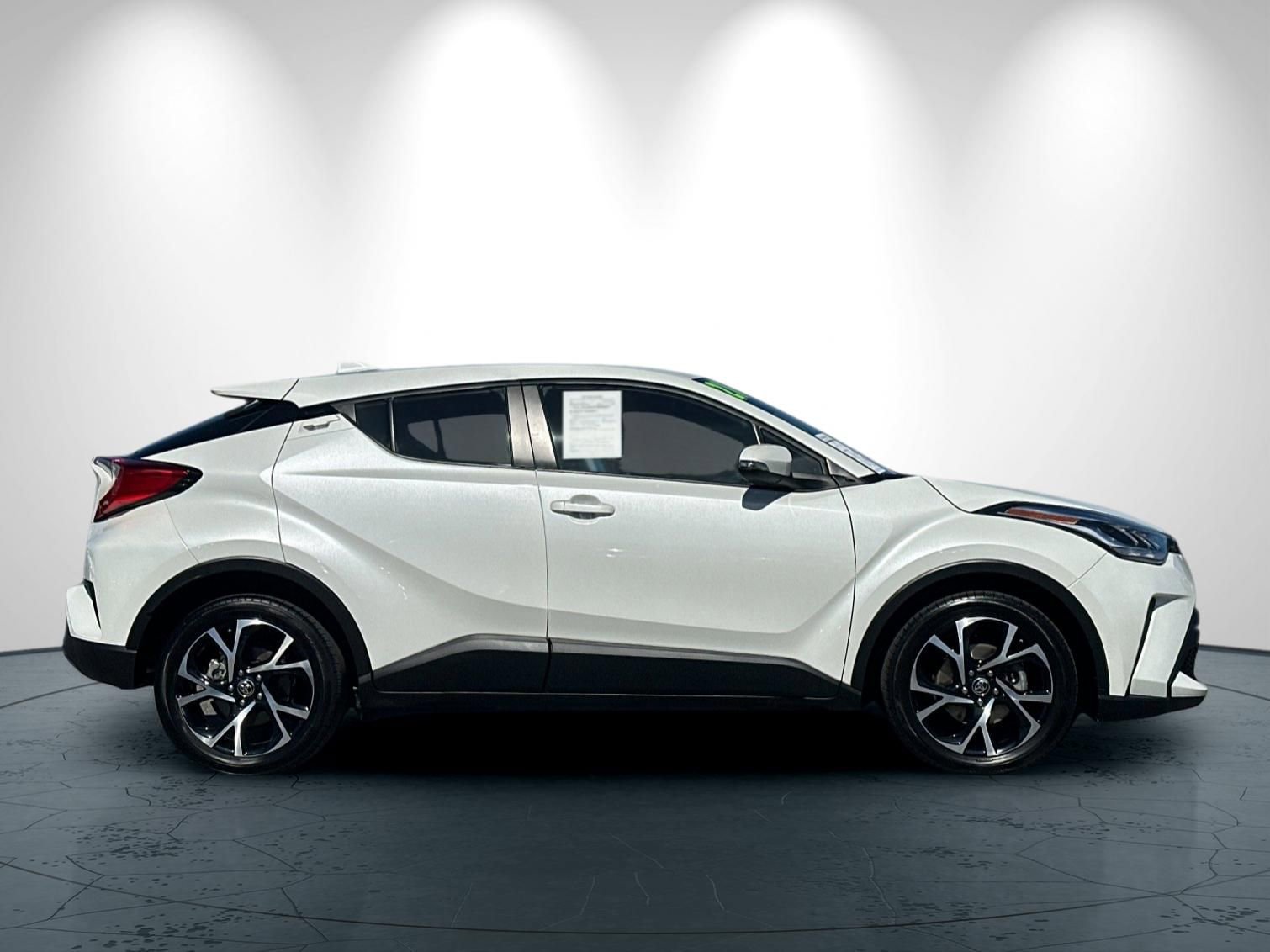 Used 2021 Toyota C-HR XLE image 3