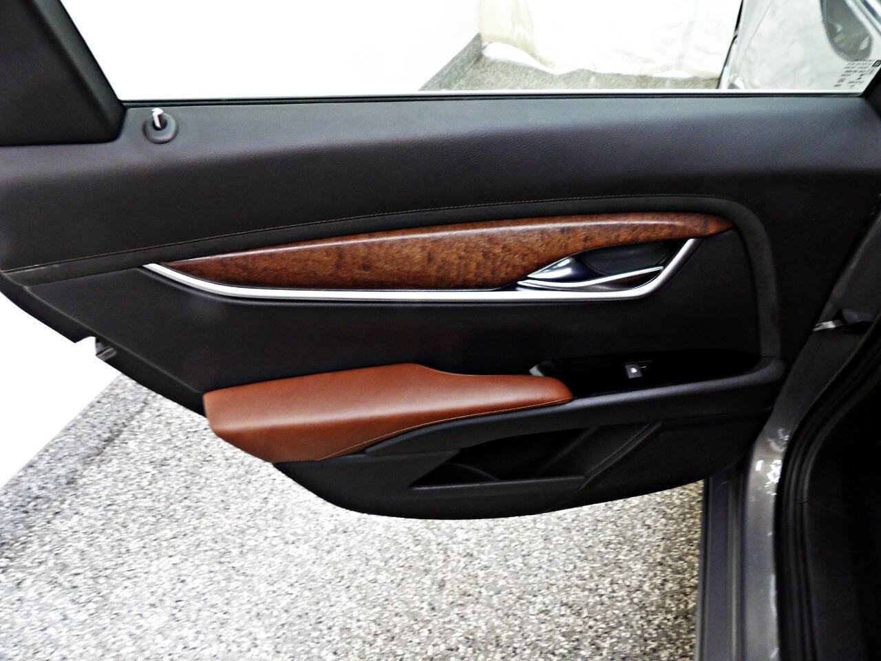 Used 2017 Cadillac XTS Luxury w/ Driver Awareness Package image 9