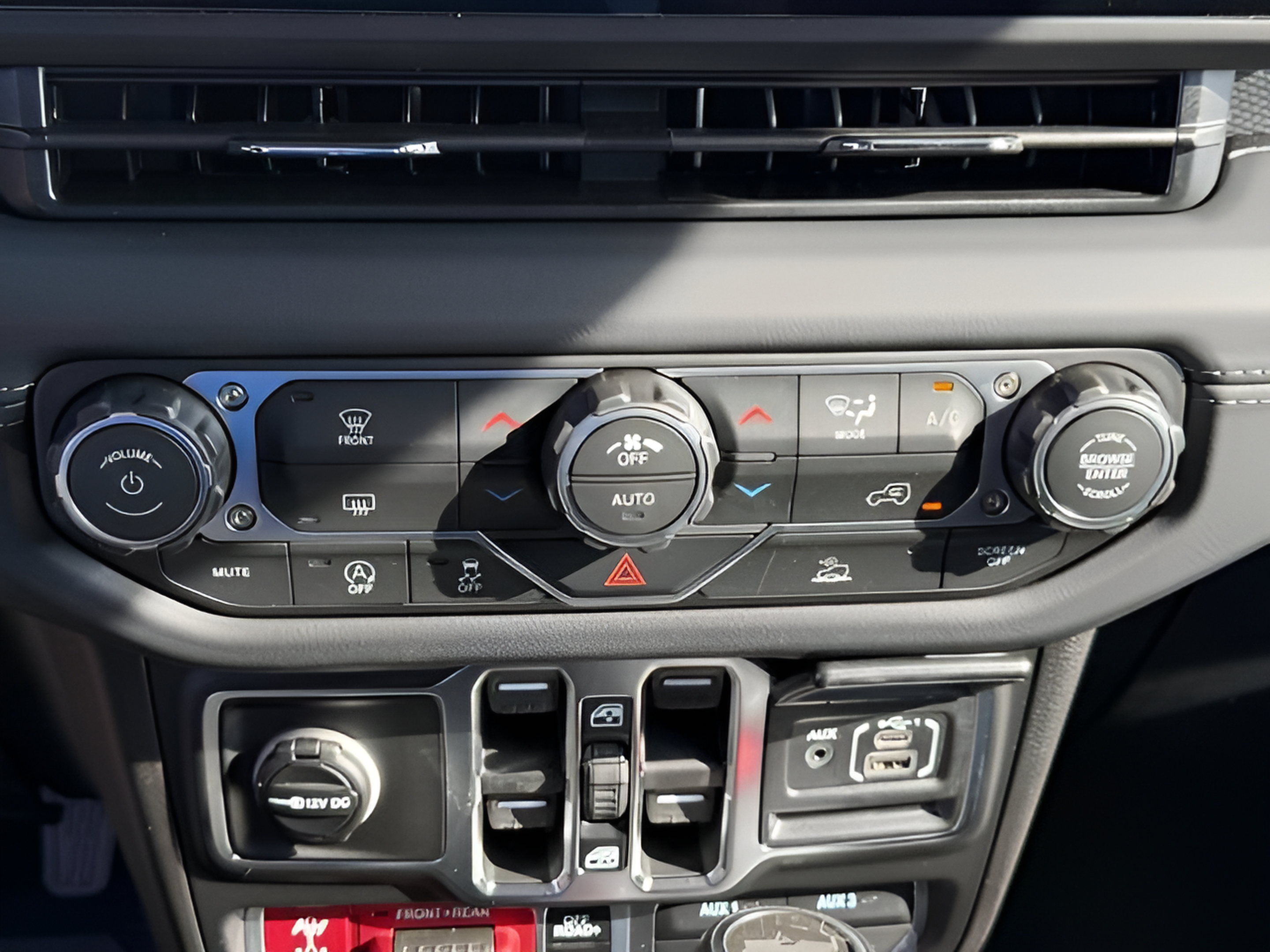 New 2026 Jeep Wrangler Unlimited Rubicon w/ Technology Group AWD/4WD image 24