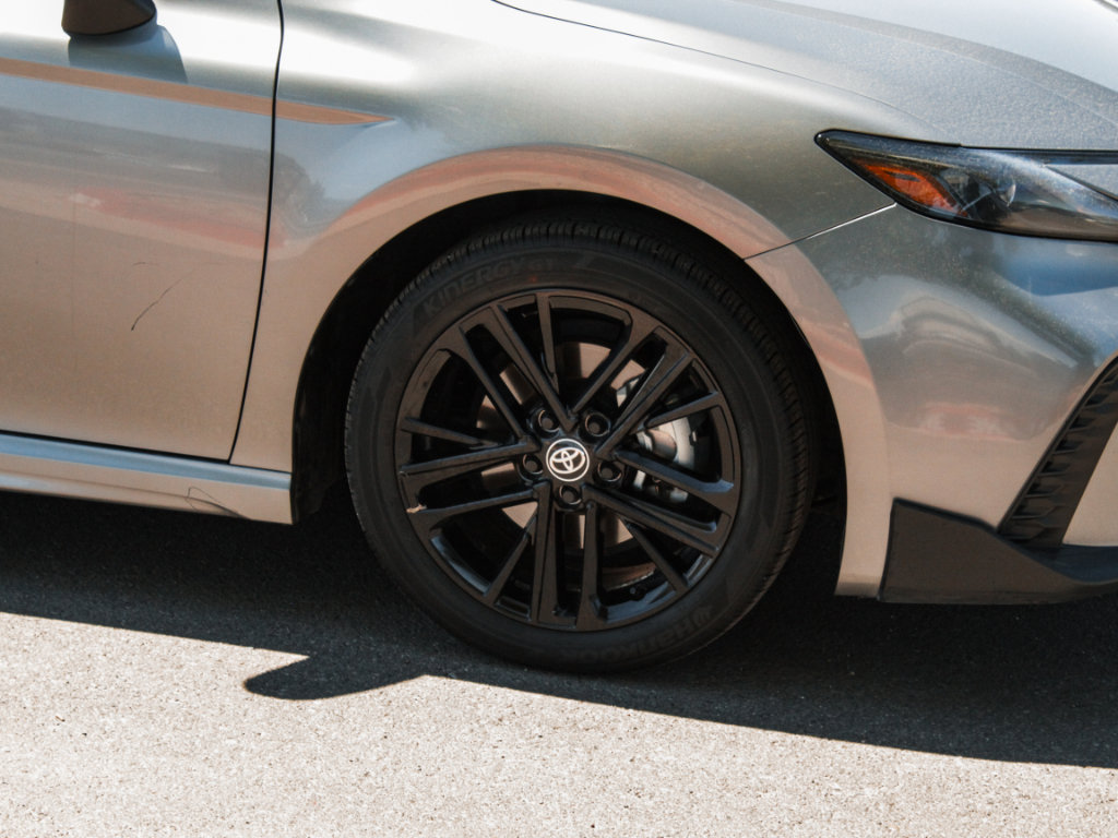 Used 2025 Toyota Camry SE FWD image 4