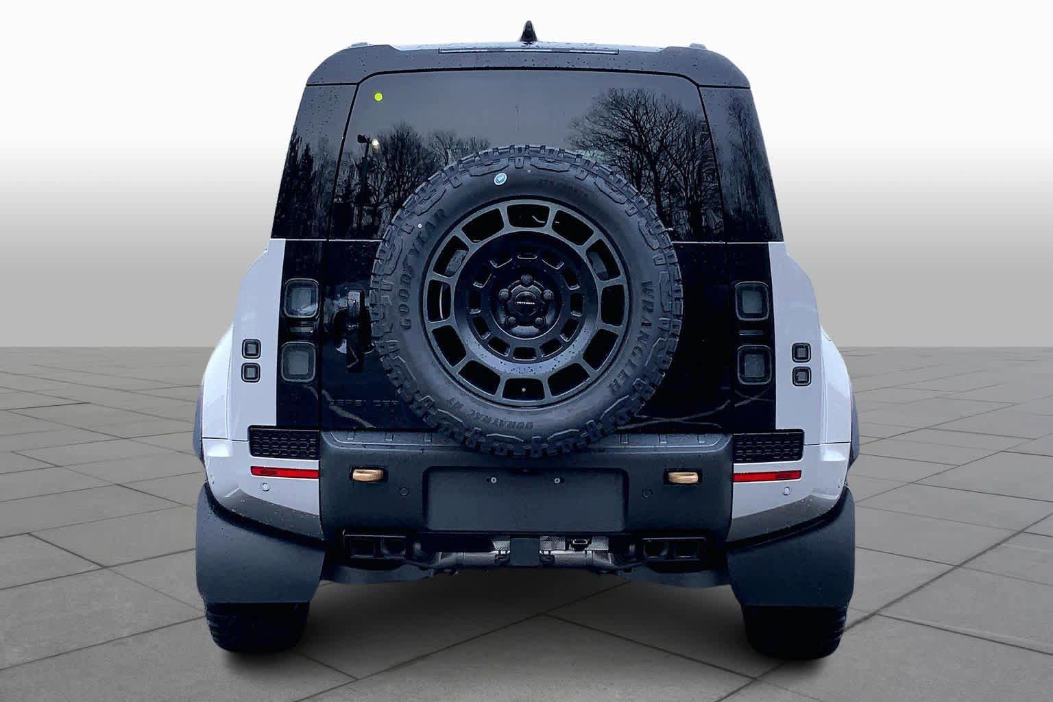 New 2026 Land Rover Defender 110 AWD/4WD image 4