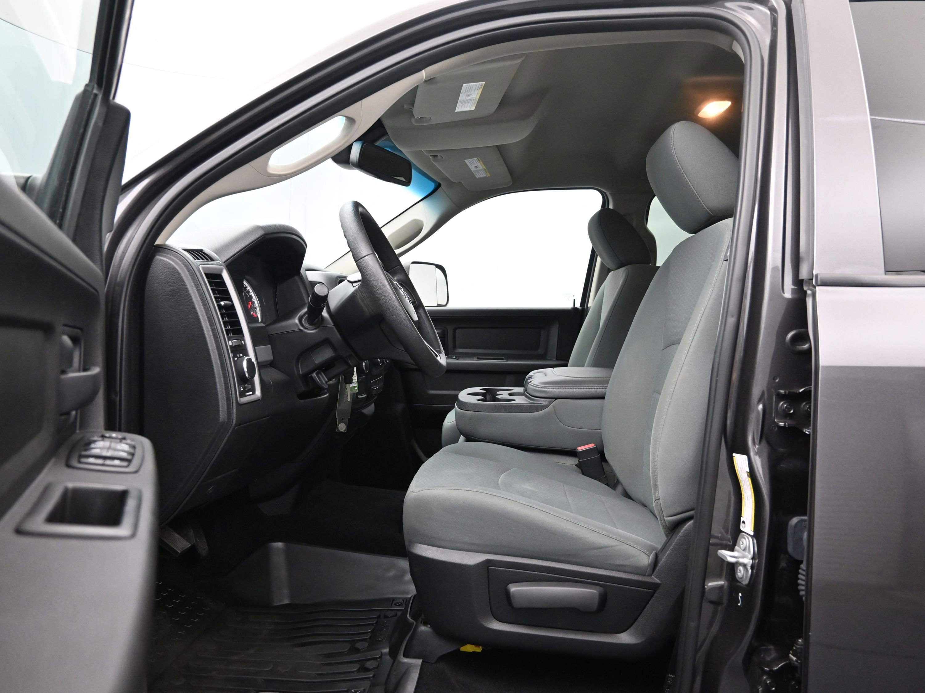 Used 2018 RAM 2500 Tradesman w/ Chrome Appearance Group image 9