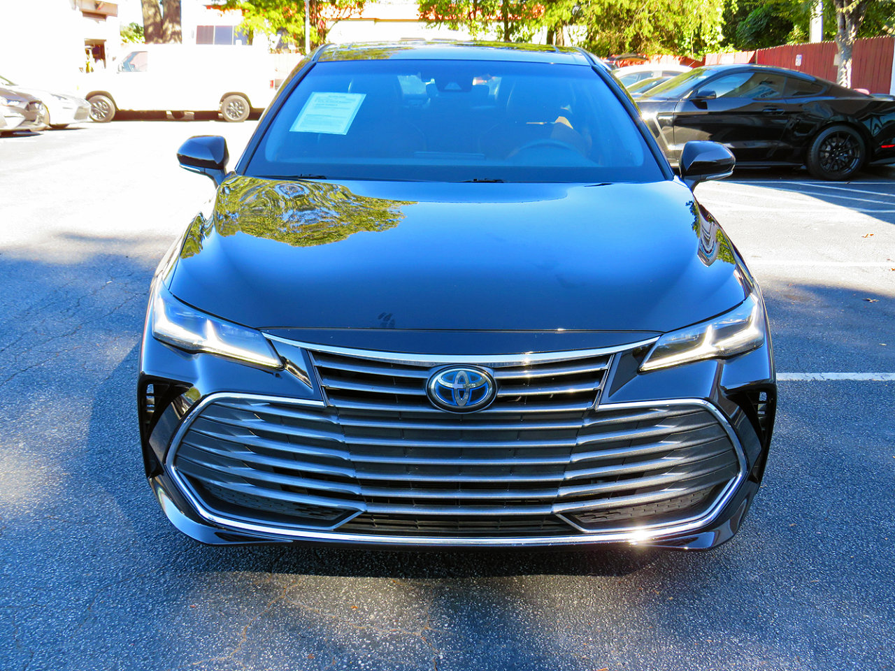 Used 2019 Toyota Avalon Limited image 4