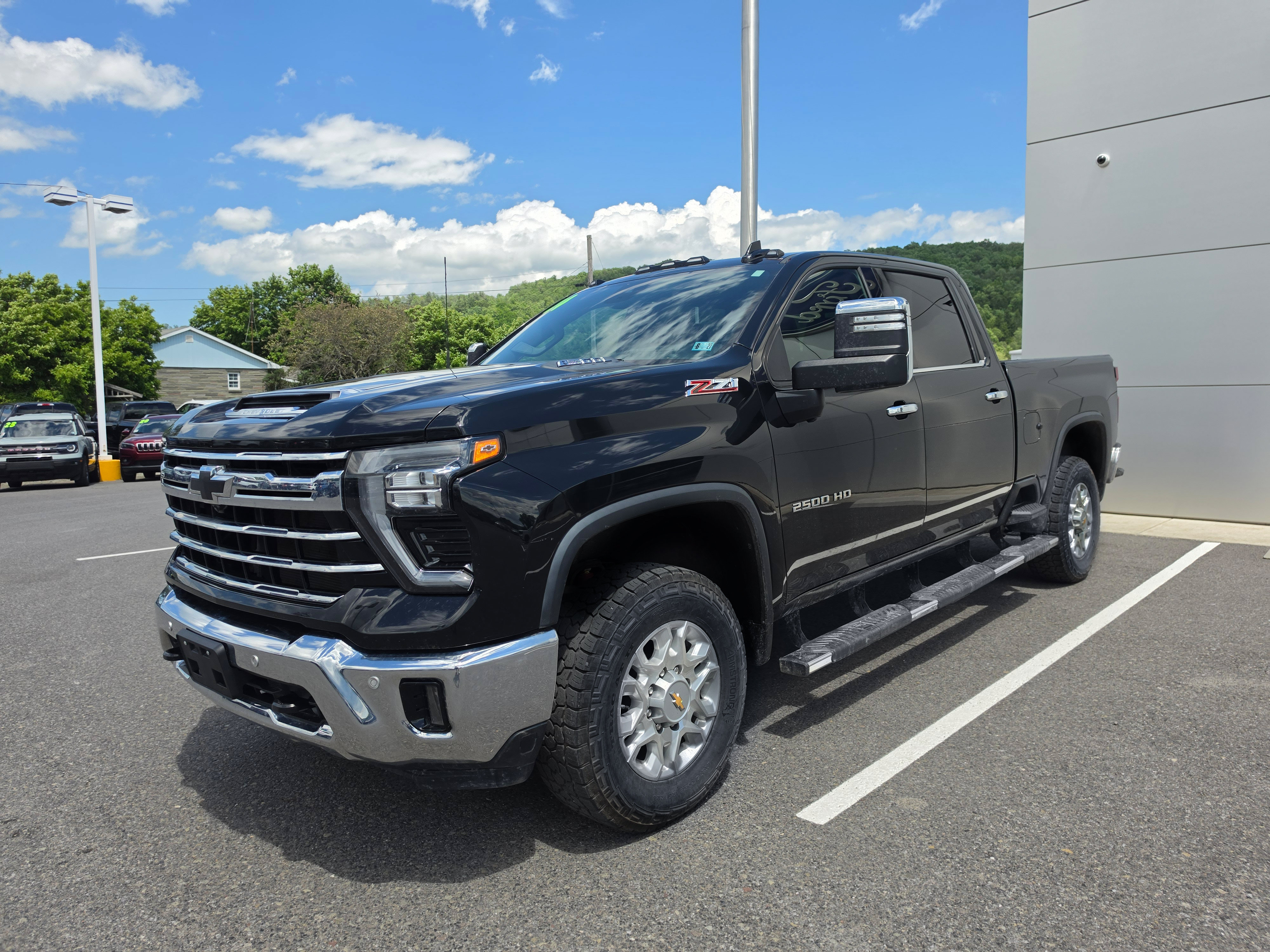 Used 2024 Chevrolet Silverado 2500 LTZ w/ LTZ Plus Package AWD/4WD image 8