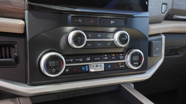 Used 2024 Ford Expedition Limited image 27