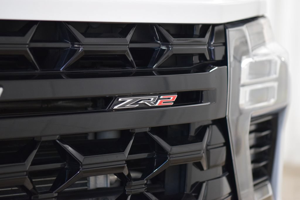 Used 2024 Chevrolet Silverado 2500 ZR2 w/ Technology Package AWD/4WD image 13