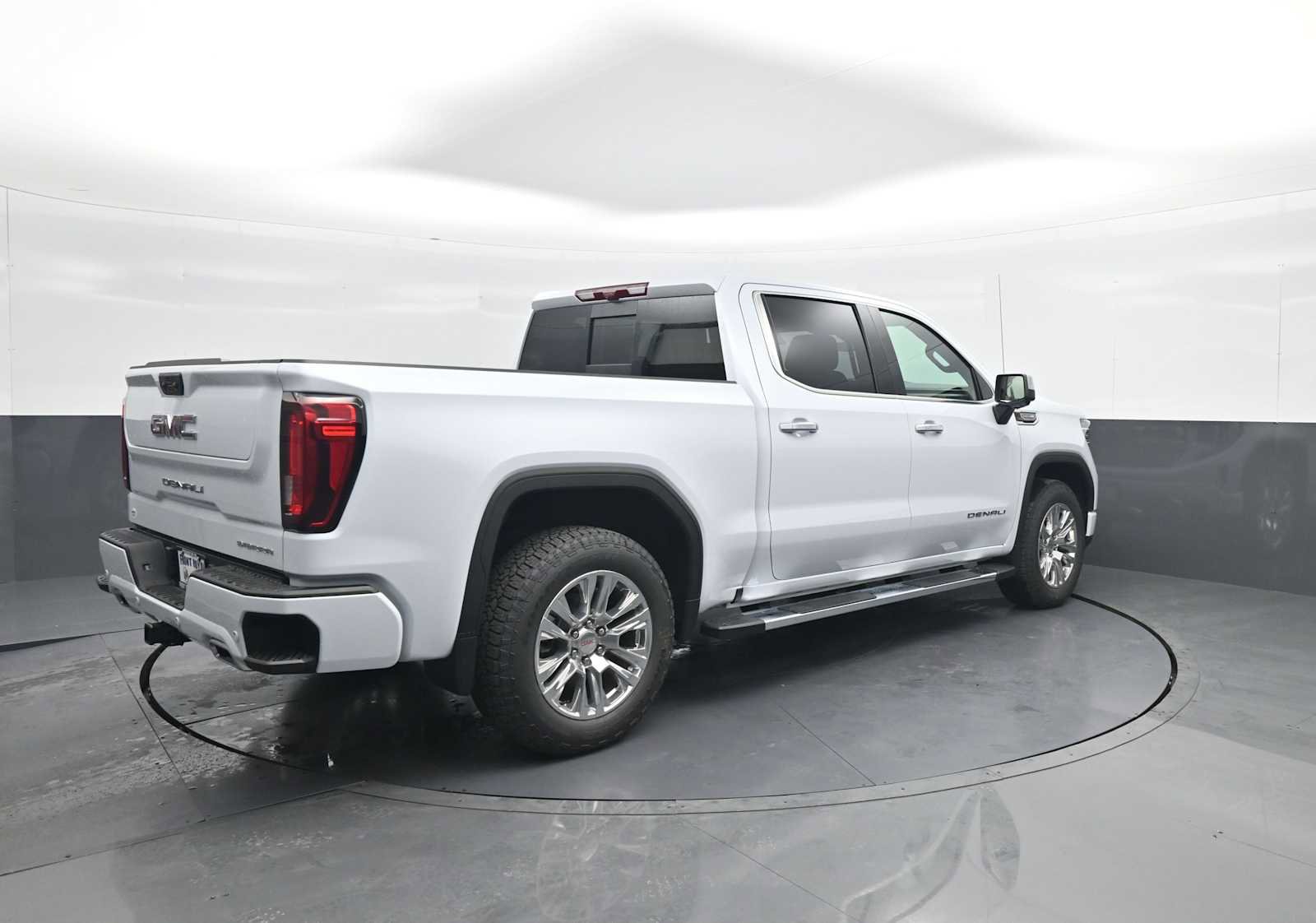 New 2026 GMC Sierra 1500 Denali w/ Technology Package AWD/4WD image 8