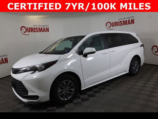 Used 2024 Toyota Sienna LE image 2