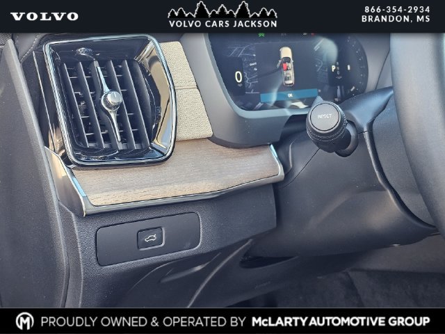 New 2026 Volvo XC90 B6 Plus w/ Protection Package Premier AWD/4WD image 18