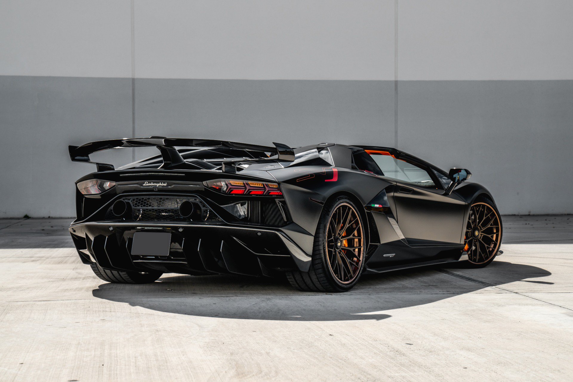 Used 2020 Lamborghini Aventador SVJ AWD/4WD image 40