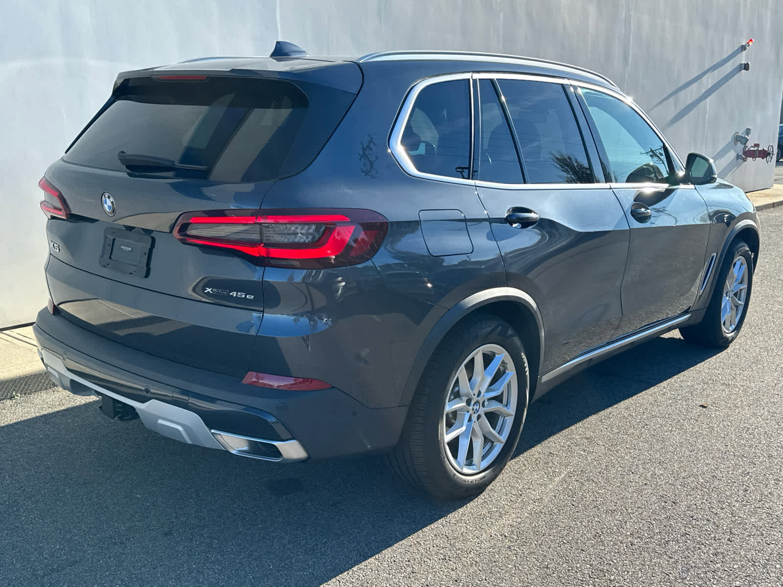 Used 2021 BMW X5 xDrive45e w/ Executive Package image 4