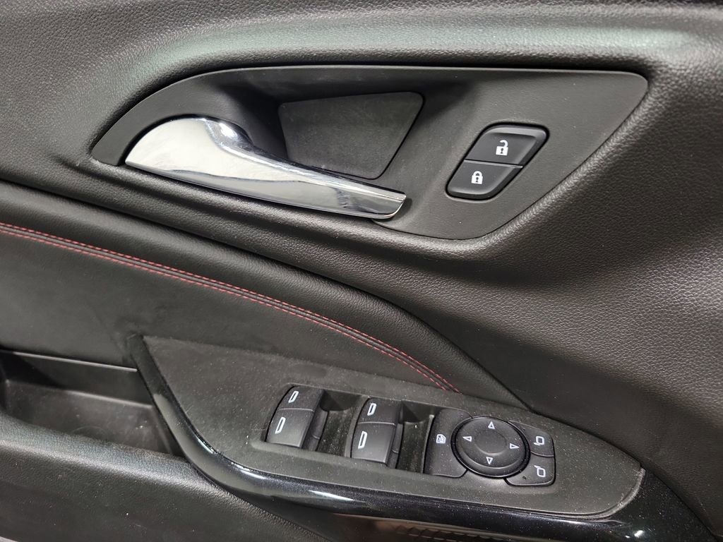 Used 2025 Chevrolet Trax RS w/ Sunroof Package image 18