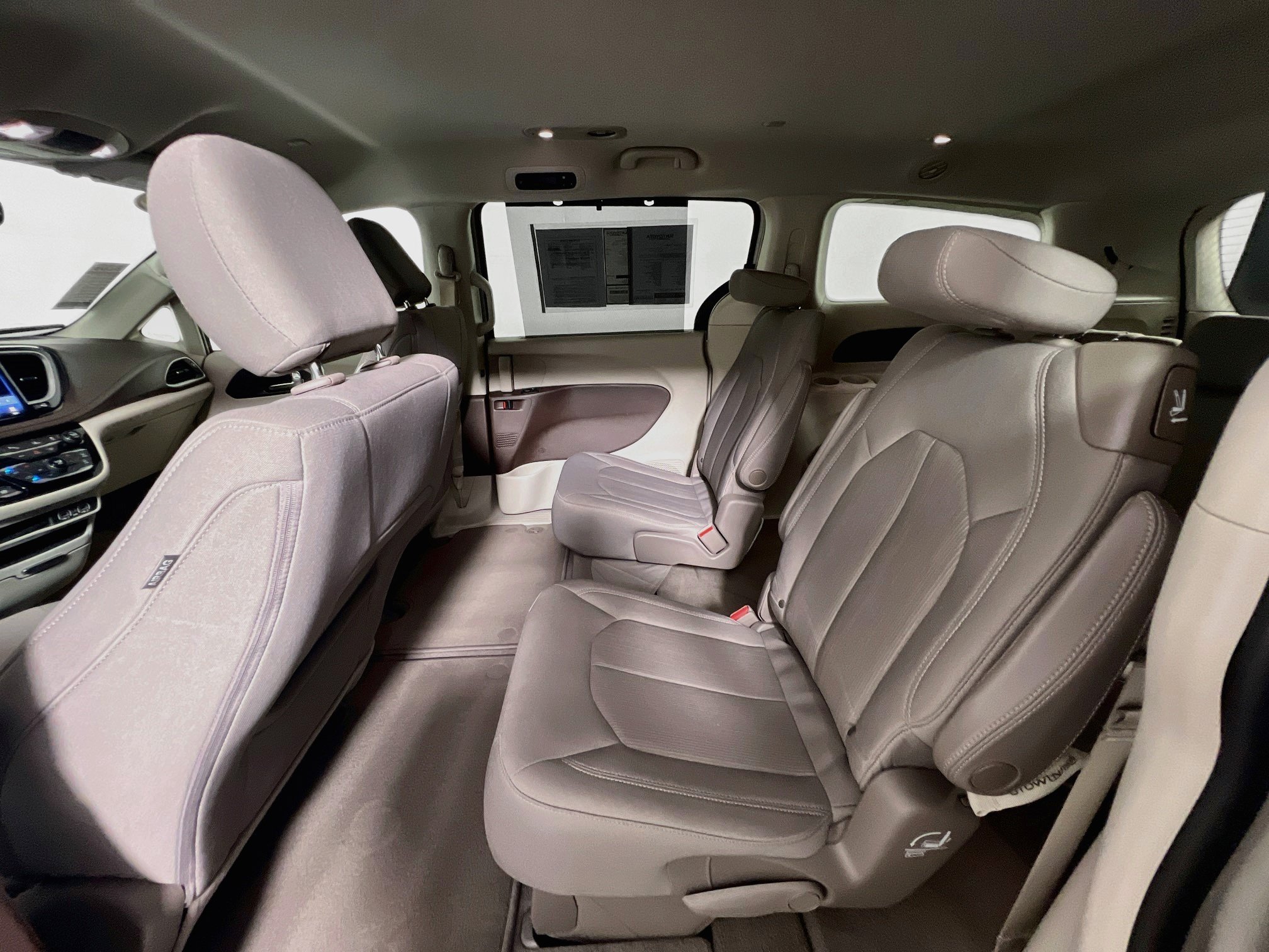 Used 2021 Chrysler Pacifica Touring FWD image 28