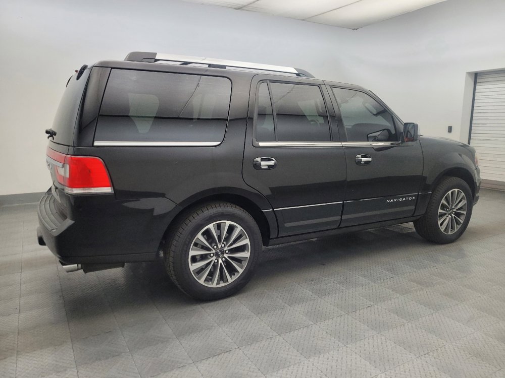 Used 2017 Lincoln Navigator Select RWD image 10
