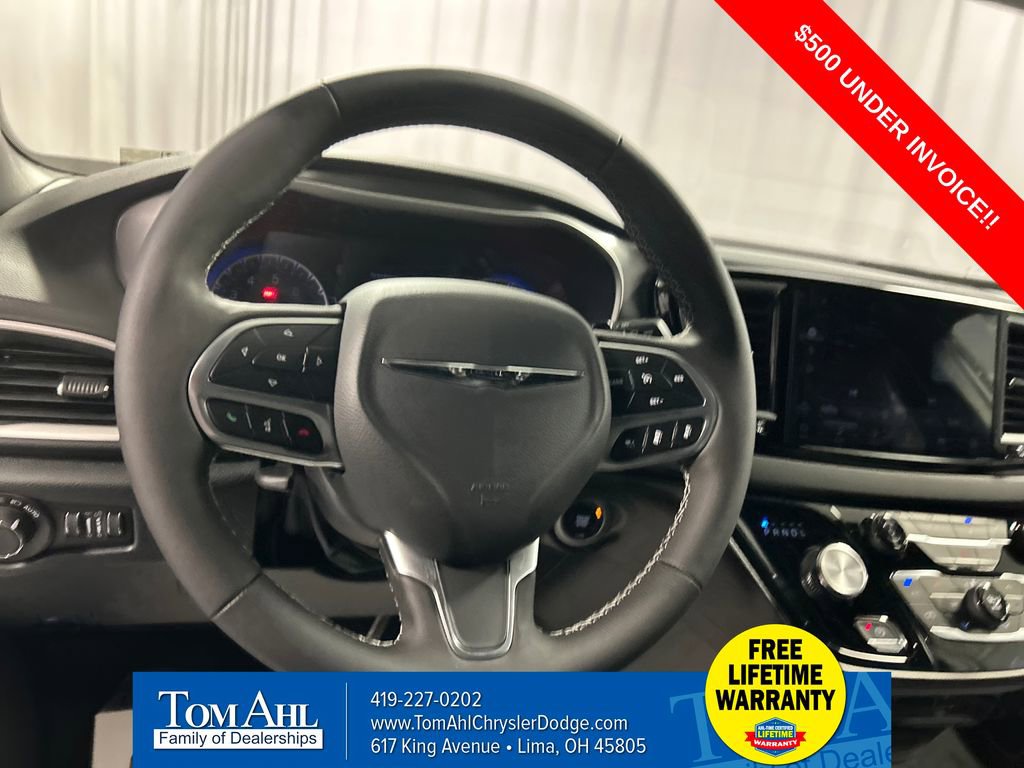 New 2026 Chrysler Voyager LX image 13