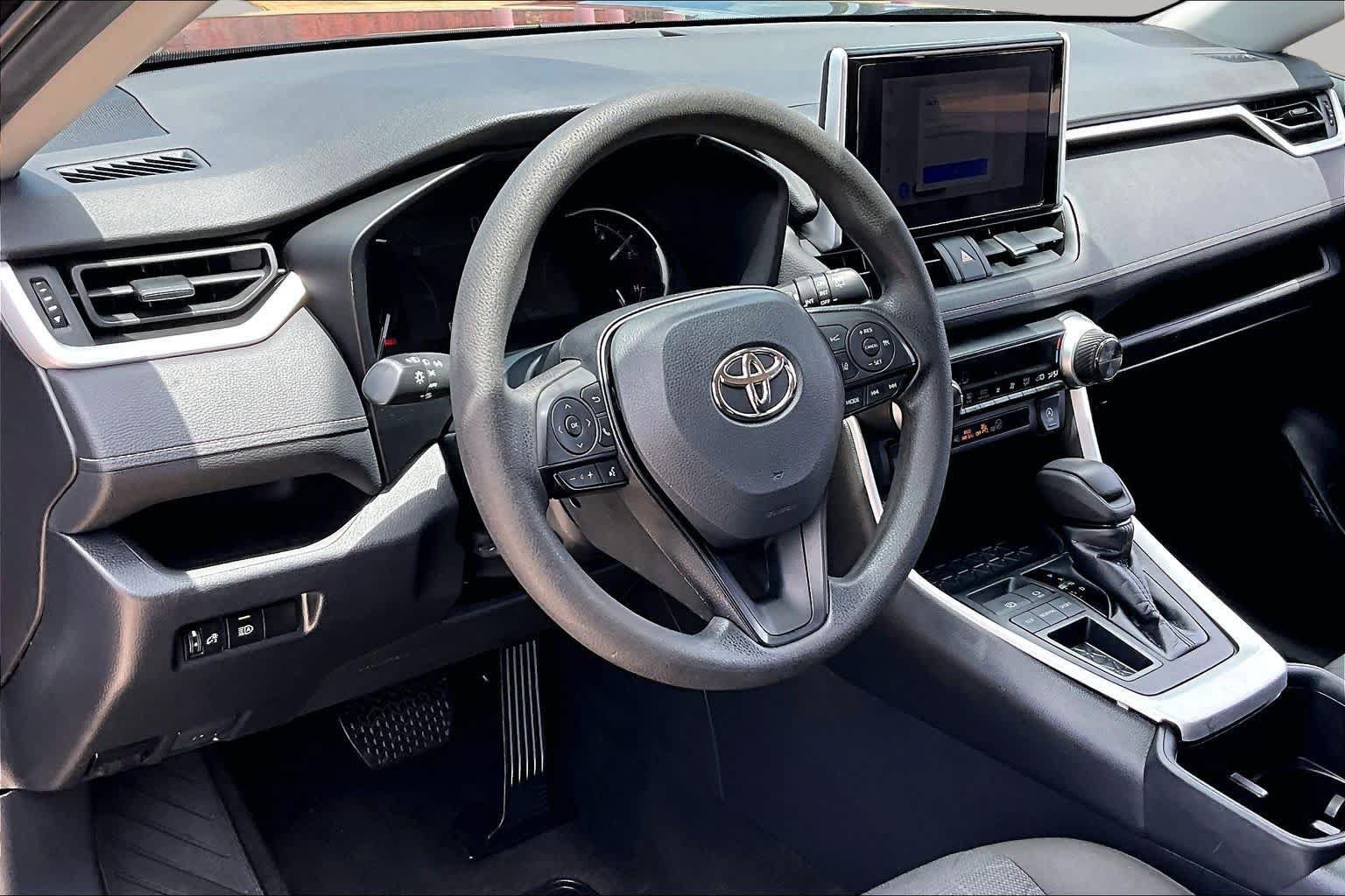 Used 2023 Toyota RAV4 XLE FWD image 17