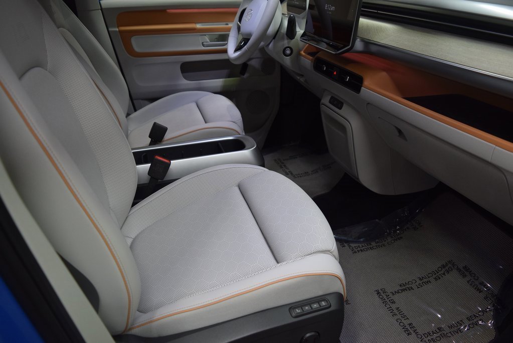 New 2025 Volkswagen ID. Buzz Pro S Plus image 9