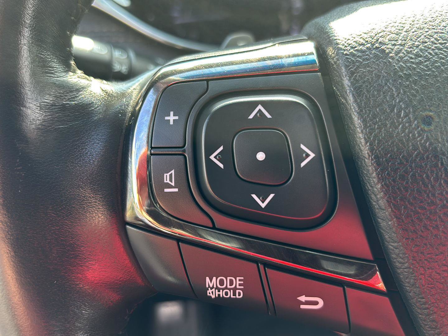 Used 2013 Toyota Avalon Limited w/ Technology Pkg FWD image 27