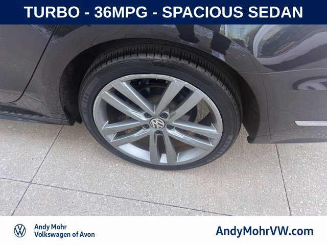 Used 2018 Volkswagen Passat 2.0T R-Line FWD image 10