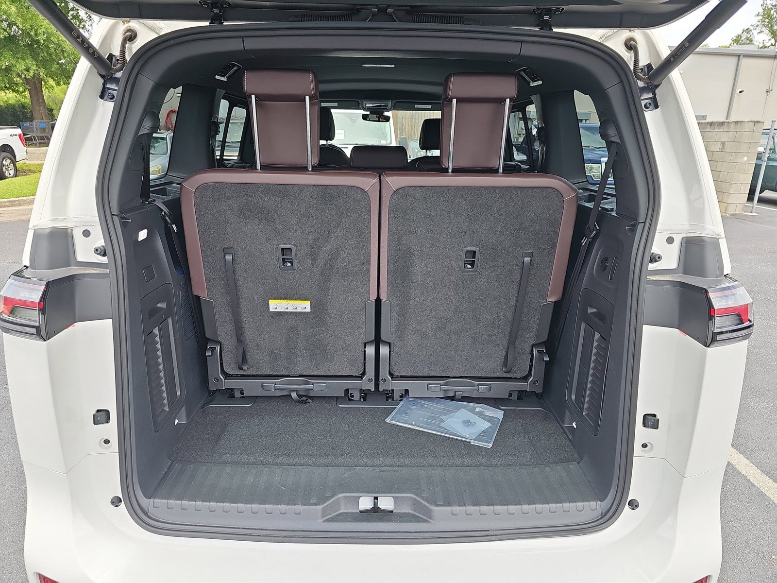 Used 2025 Volkswagen ID. Buzz Pro S RWD image 13