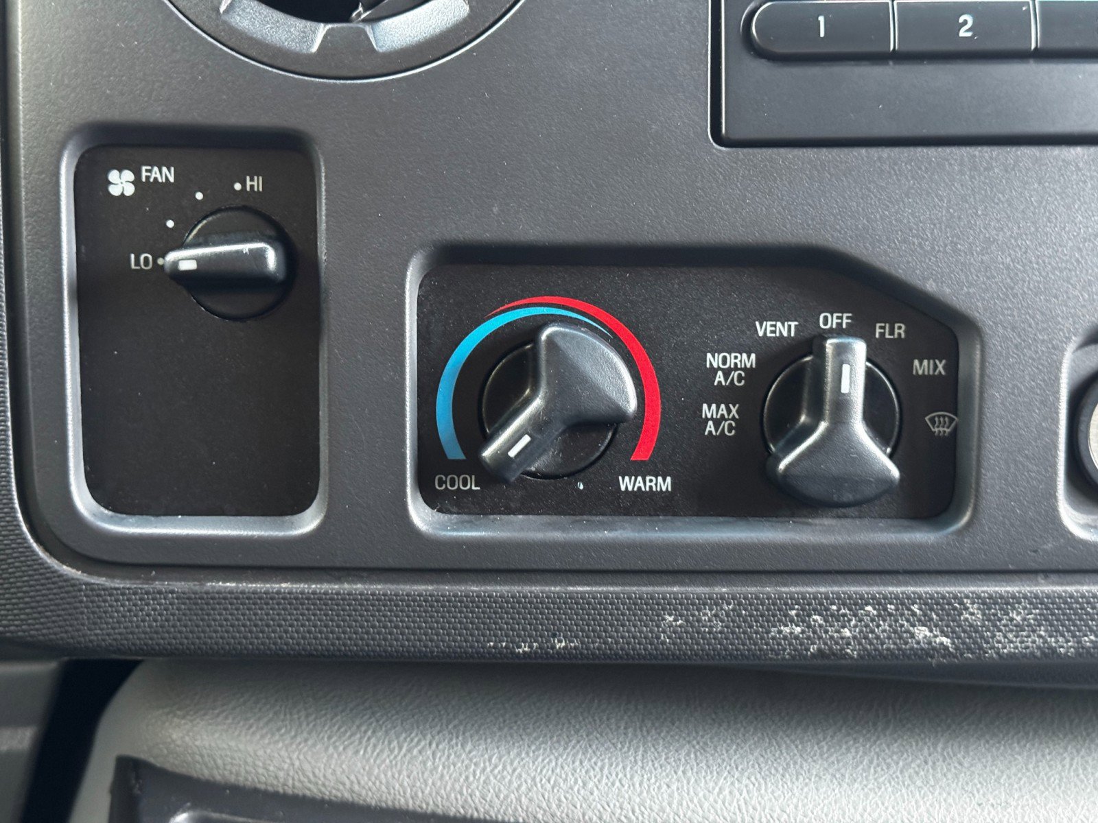 Used 2010 Ford E-350 and Econoline 350 Extended Super Duty image 17