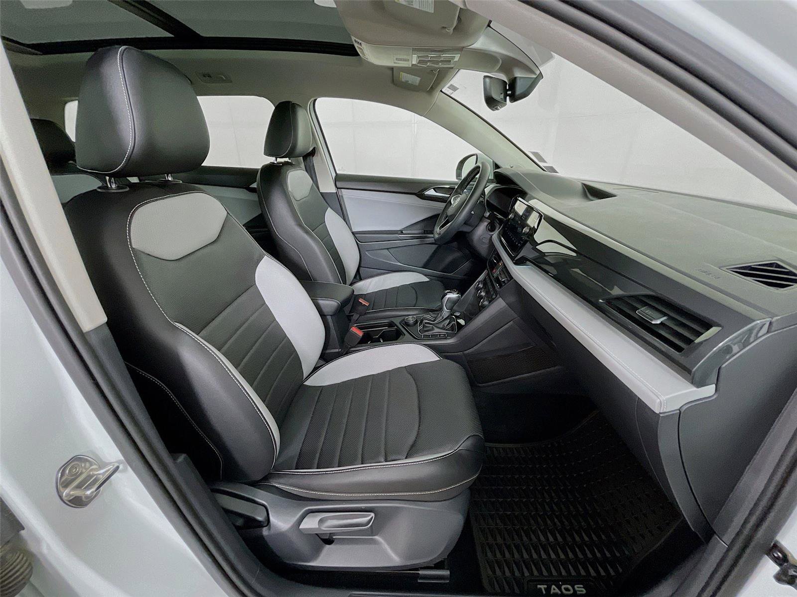 Used 2022 Volkswagen Taos SEL AWD/4WD image 33