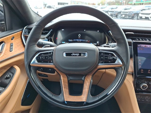 Certified 2025 Jeep Grand Cherokee Summit image 8