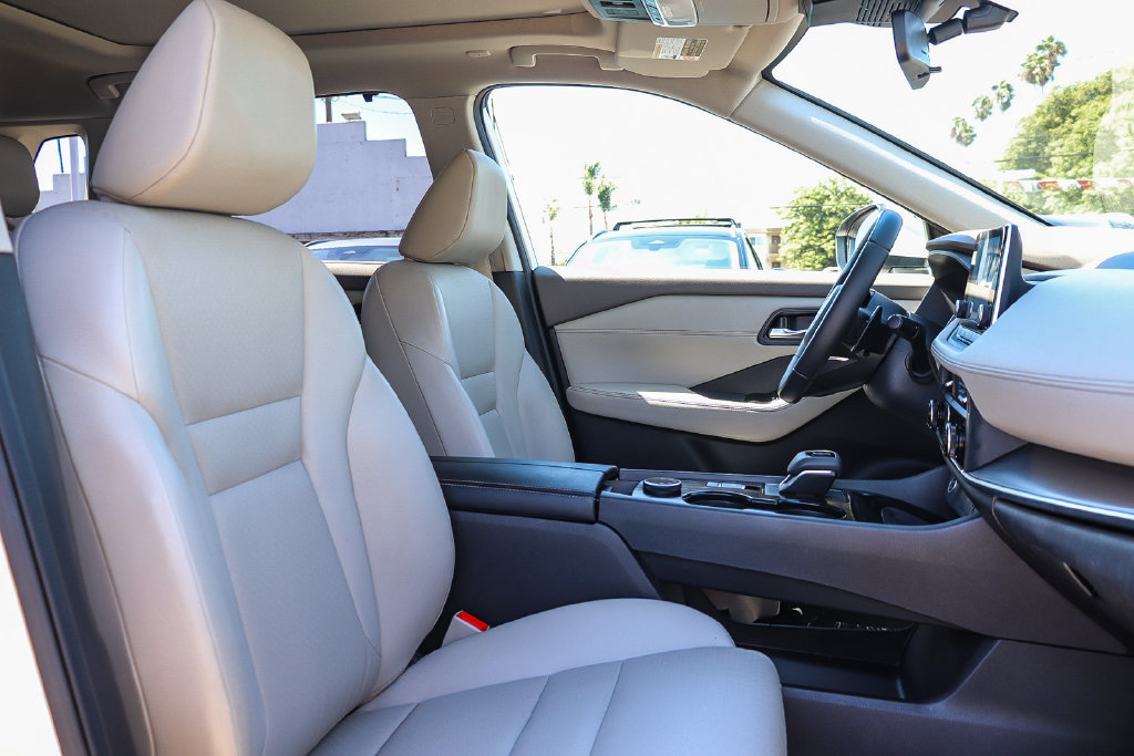 Certified 2023 Nissan Rogue SV w/ SV Premium Package AWD/4WD image 16